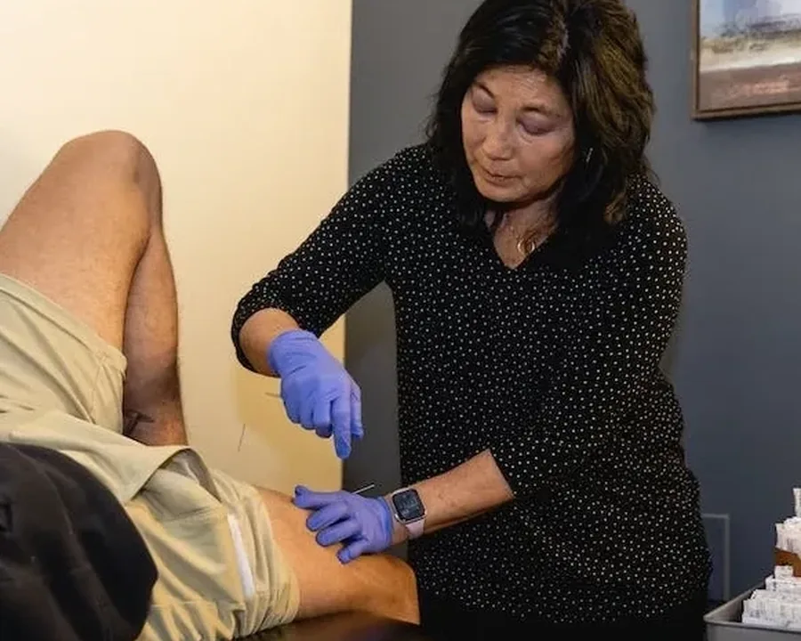 A BUILD Doctor of Physical Therapy treating a patient one-on-one